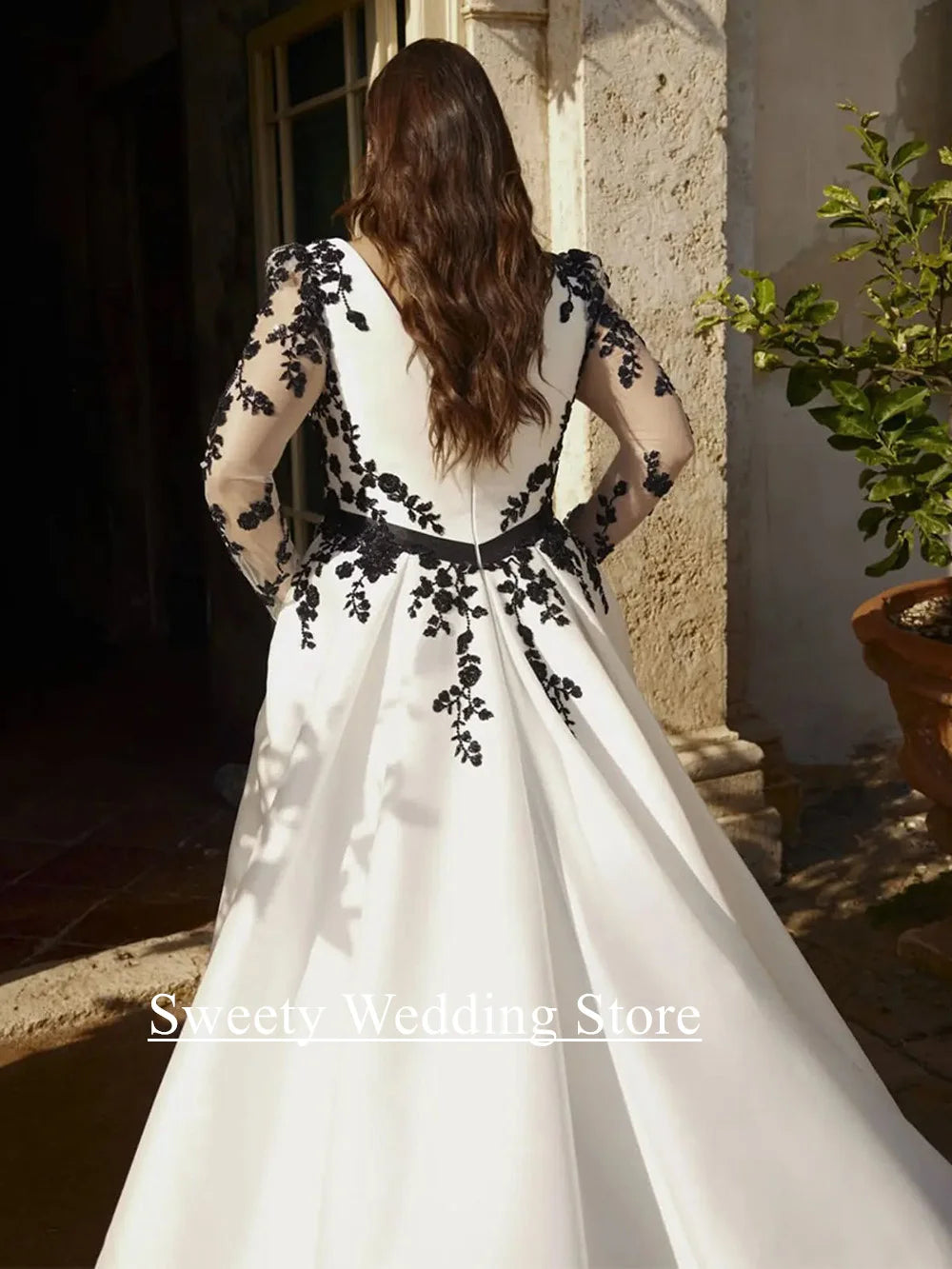 Gorgeous Plus Size Wedding Dress Black Applique Customized V Neck Long Sleeves Sweep Train Vestidos De Novia Bridal Gown