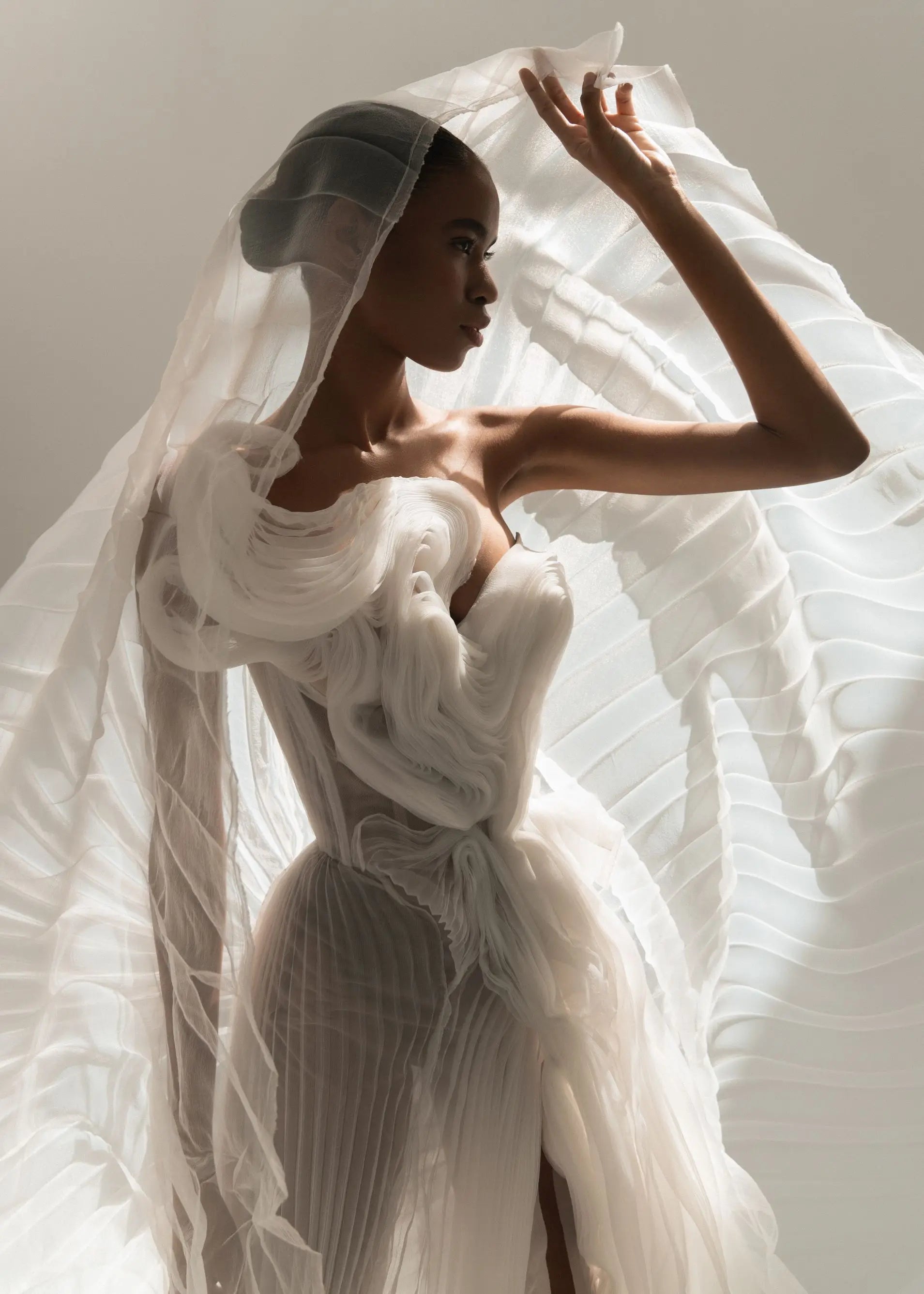 Stunning Pleated Evening Dresses High Slit Ruffles Bridal Shower Dress Pleated Organza Wedding Party Dress Custom Formal Gowns