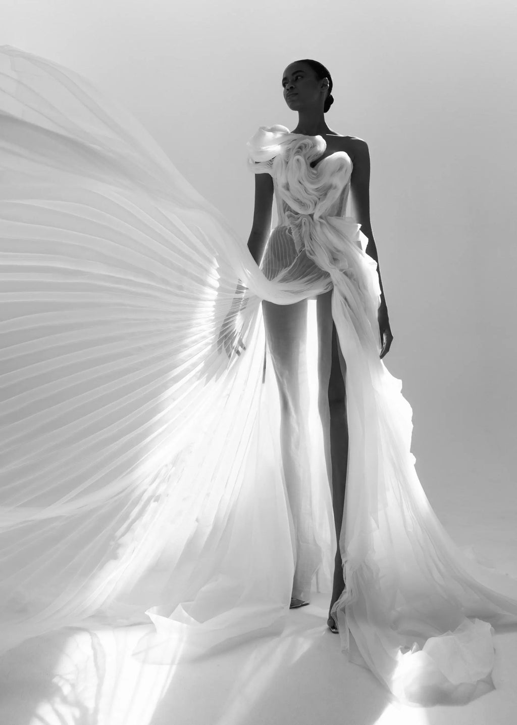 Stunning Pleated Evening Dresses High Slit Ruffles Bridal Shower Dress Pleated Organza Wedding Party Dress Custom Formal Gowns